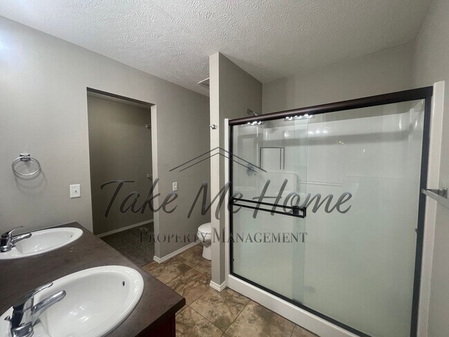 Building Photo - Updated Home in Ozark!