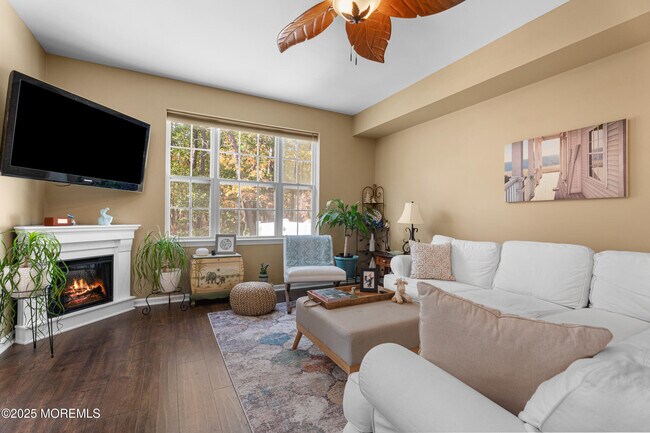 Building Photo - 254 Hawthorne Ln