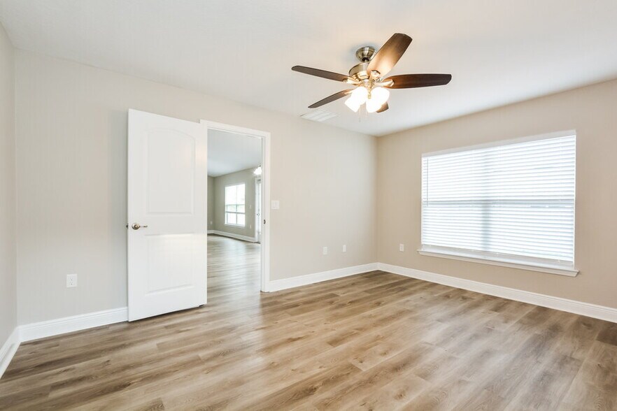 Building Photo - 7636 Sloewood Dr