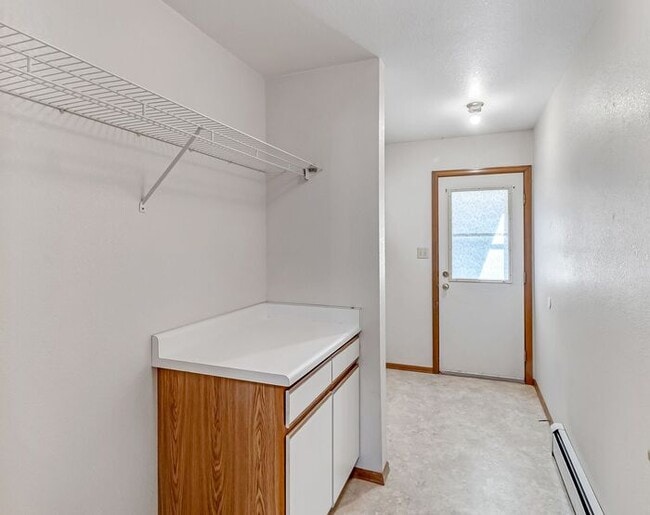 Building Photo - Charming 2-bedroom, 2-bathroom townhome with a 1-car garage