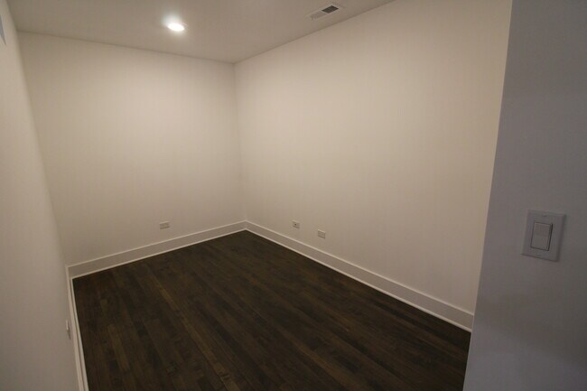 Building Photo - 1474 N Milwaukee Ave