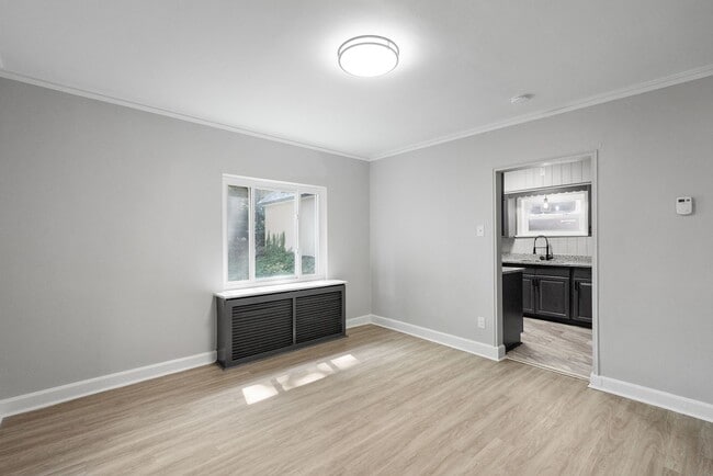 Building Photo - Stunning 4 bedroom home in McKeesport available July 1!