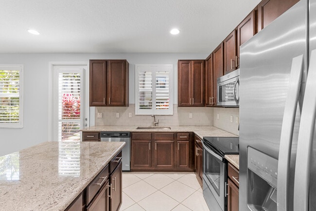 Building Photo - 3111 Waterside Cir