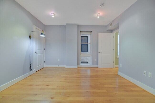 Building Photo - 1425 Rhode Island Ave NW