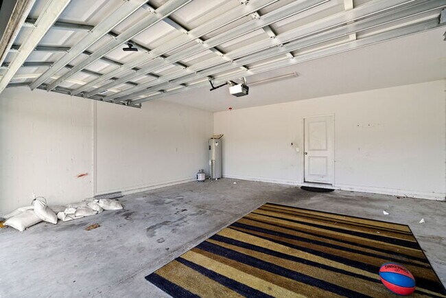 Building Photo - BEAUTIFUL Home For Rent in Cypress Creek!