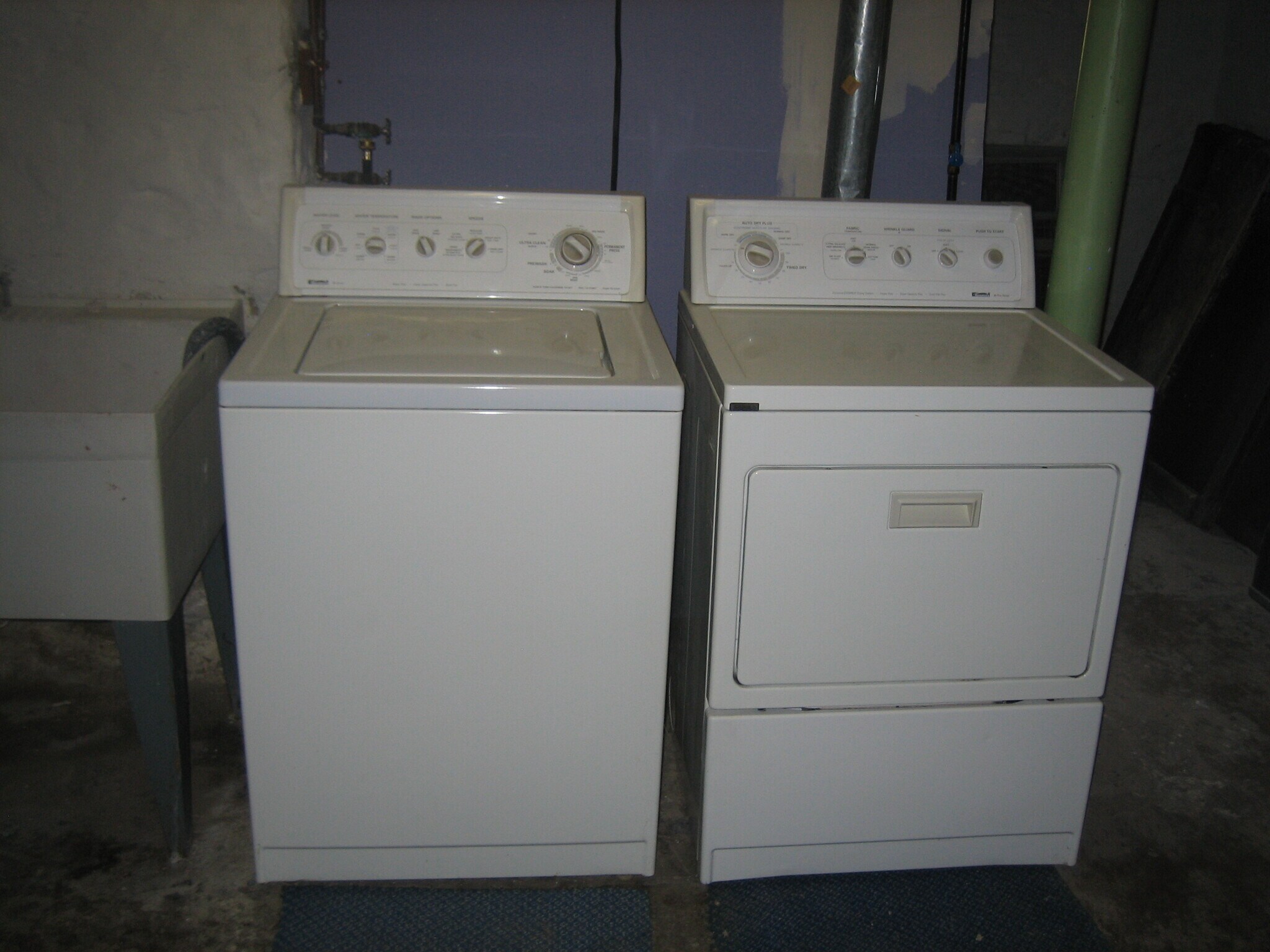 Building Photo - 142 S Bryant Ave