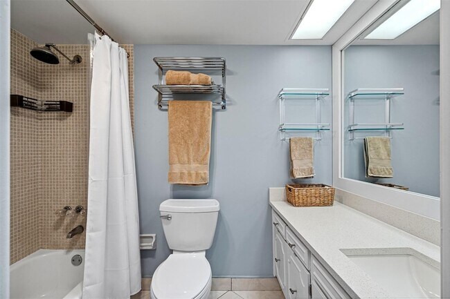 Building Photo - 3151 S Palm Aire Dr