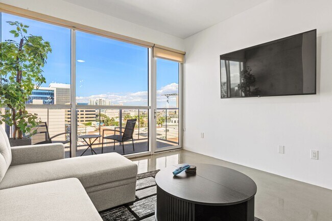 Building Photo - Furnished Juhl Condo w/ Balcony & City Views