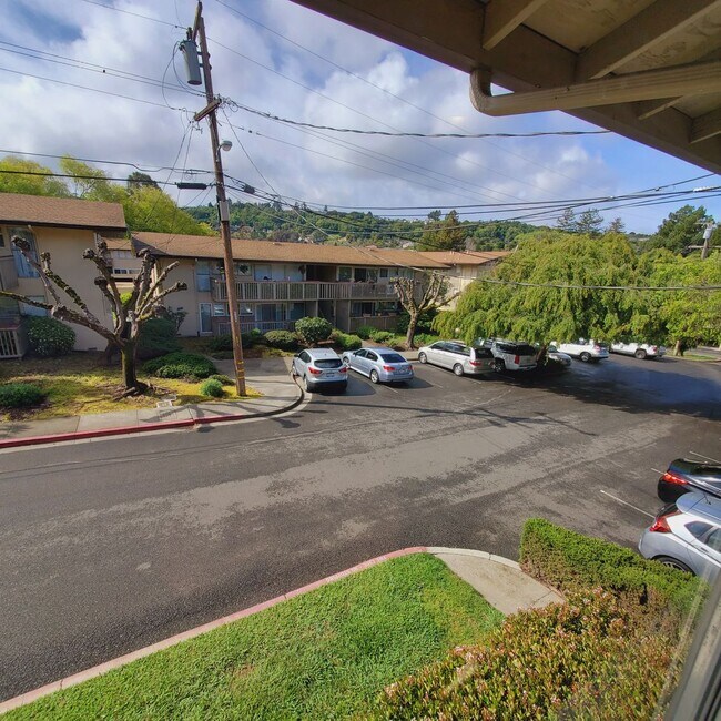 Building Photo - Pinole Crest 2 bedroom/2 bath Condo ~Light...