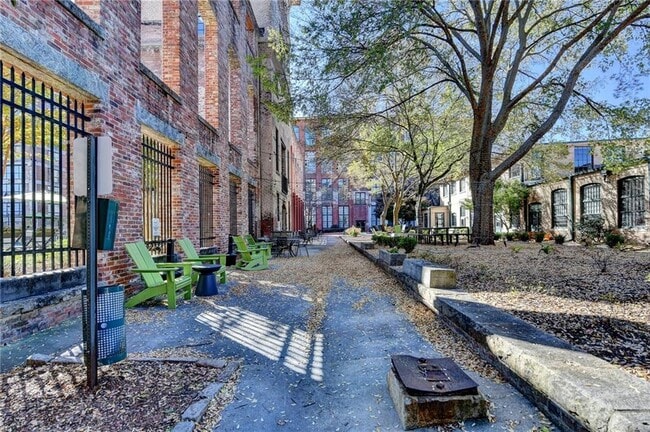 Building Photo - 170 Boulevard SE