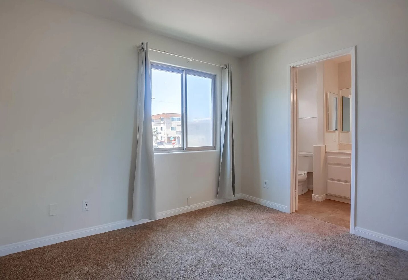 Building Photo - 803 El Carmel Pl