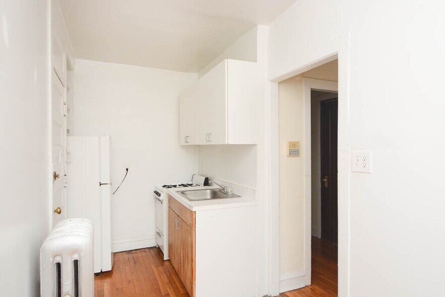 Building Photo - 3310 W Schubert Ave