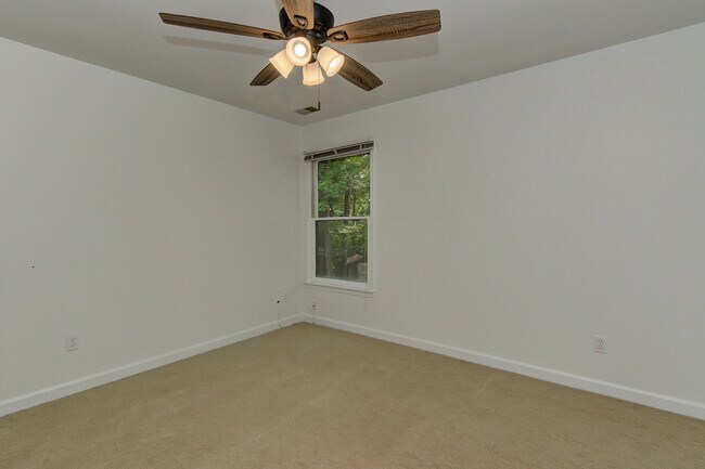Building Photo - 801 Brightwood Ln