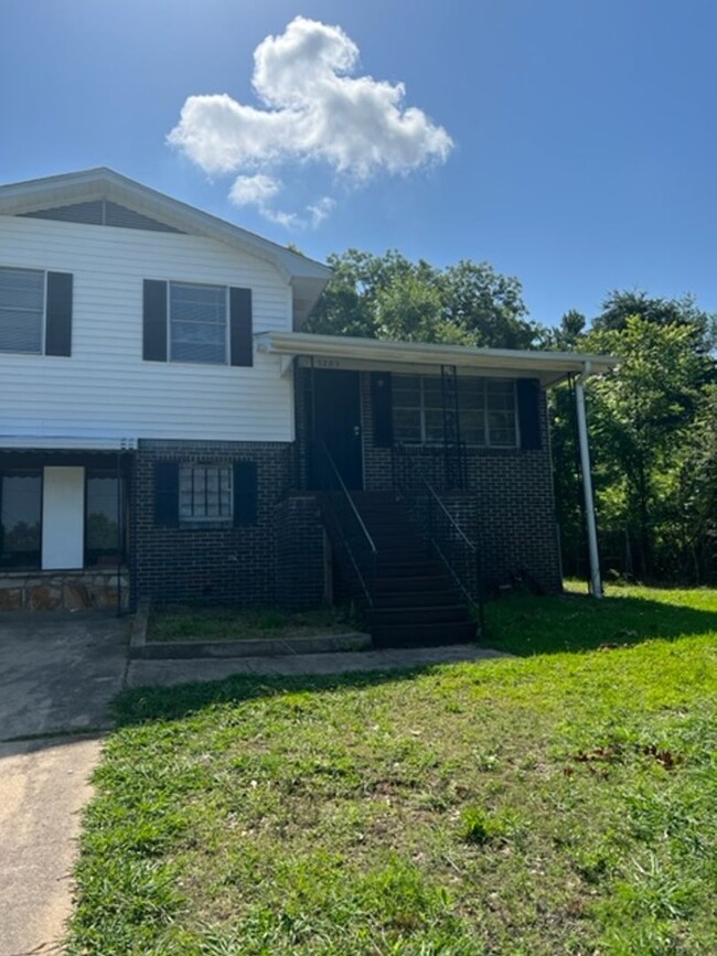 Building Photo - Great home newly renovated