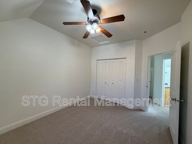 Building Photo - 449 W 500 N