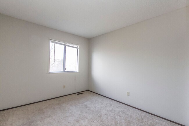 Building Photo - Cozy 3 Bedroom 1.5 Bathroom Duplex