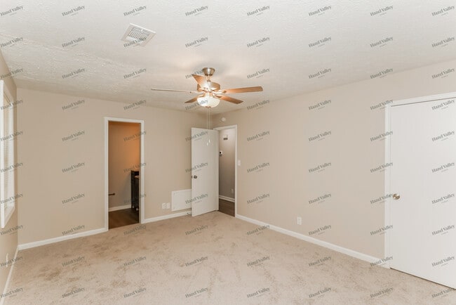 Building Photo - 621 Blue Flag Ln