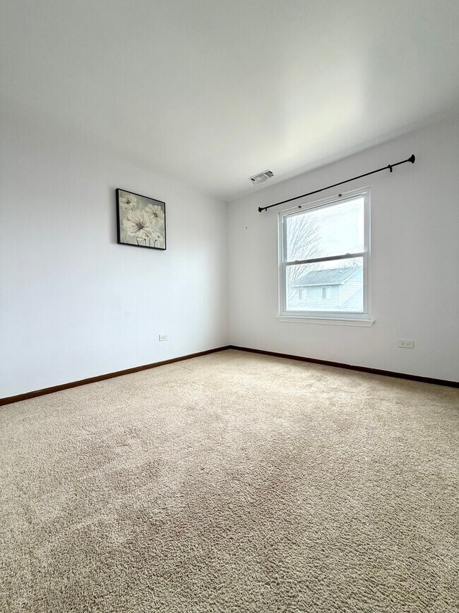 Building Photo - 665 Lakewood Farms Dr