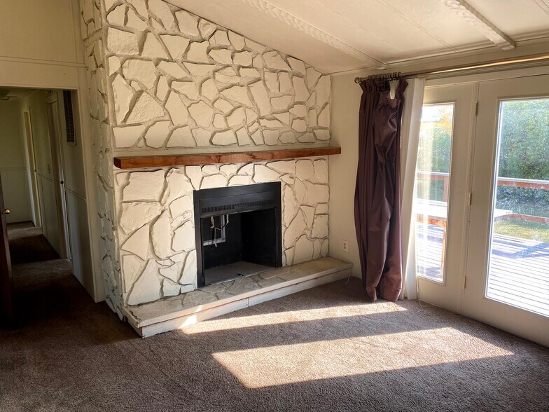 Upstairs living room - 4270 E Valley Center Rd
