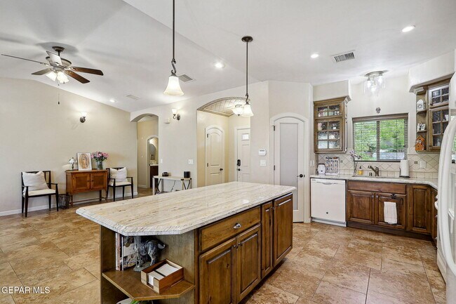 Building Photo - 5936 Anapaula Dr