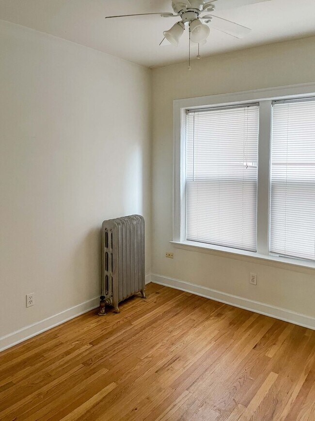 Interior Photo - 3912-28 N. Pine Grove