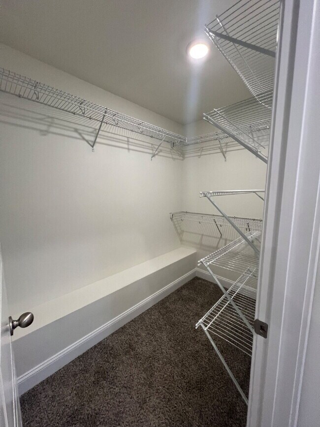 Building Photo - 811 Lillian Grace Dr