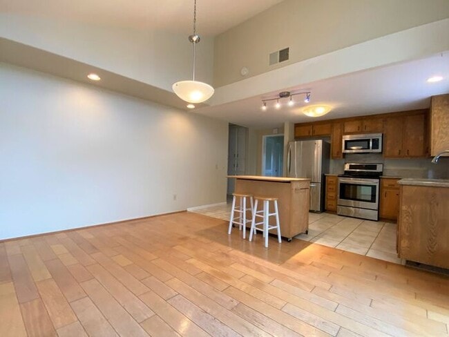 Building Photo - 3BR 3BA home, located in beautiful Solana Beach! Spacious layout with lush landscape