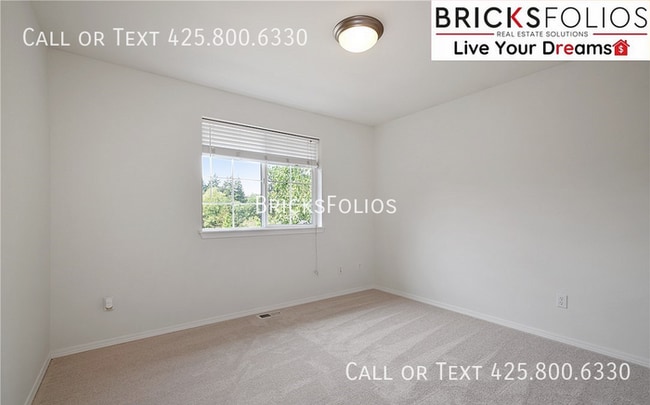 Building Photo - Welcoming Home in Bothell, Ideal for Relax...