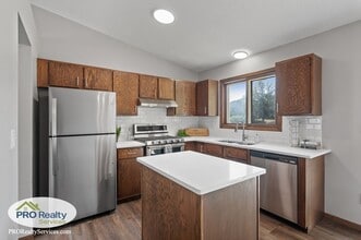 Building Photo - 4 Bedroom House in Eagan