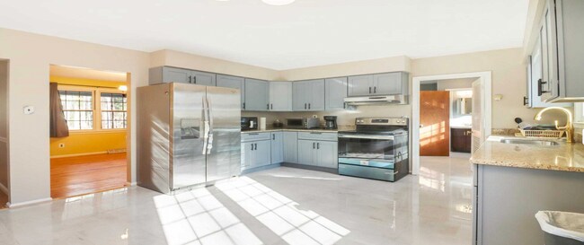 Building Photo - 9 Spring Hill Ln