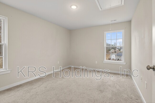 Building Photo - 6093 Flintstone Dr