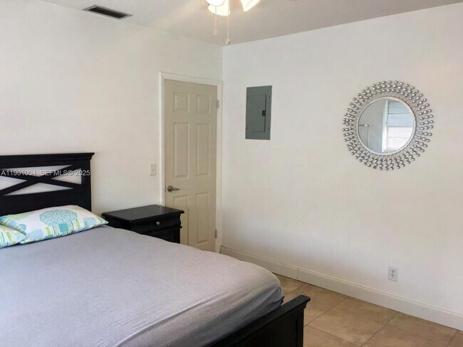 Building Photo - 3515 Van Buren St