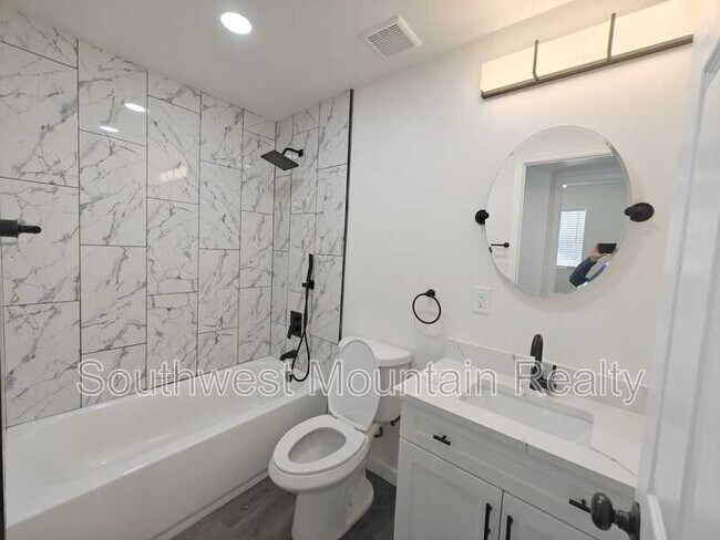 Building Photo - 7412 N 62nd Ave