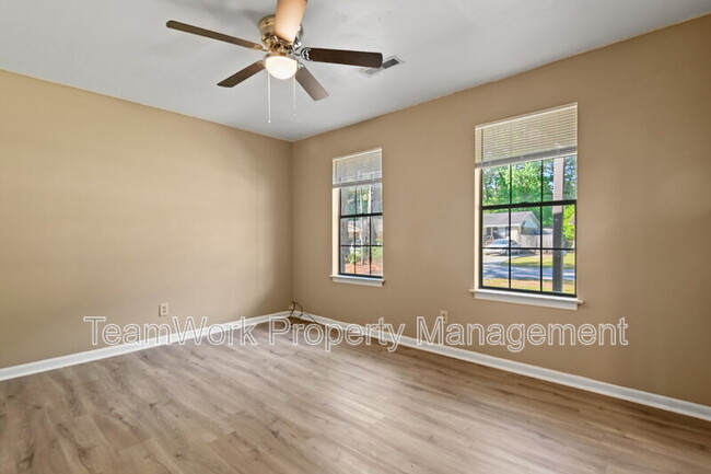 Building Photo - 260 Dorchester Manor Blvd
