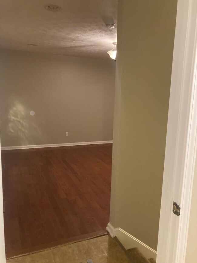 Building Photo - 128 Twin Lakes Dr