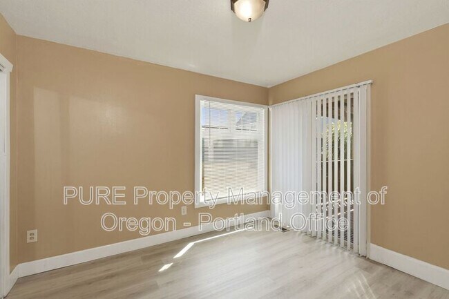 Building Photo - 6320 NE Simpson St