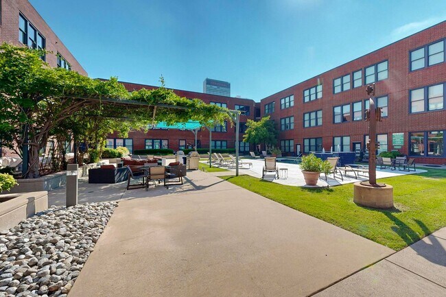 Building Photo - 2502 Live Oak St