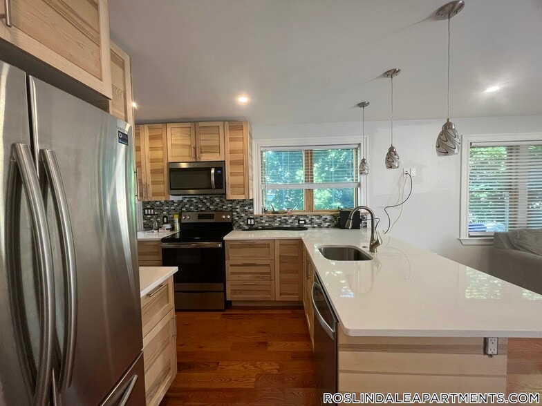 Building Photo - 4350 Washington St