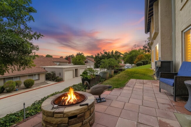 Building Photo - $3,200 - Charming 2-Bedroom + Optional 3rd Bedroom/Office Condo in Desirable Oaks North 55+ Commu...