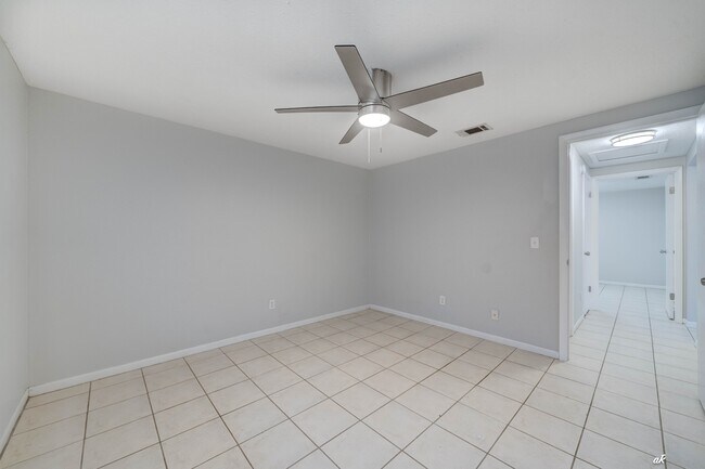 Building Photo - 1125 Bradley Cir