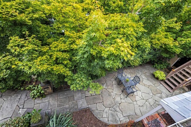 Building Photo - 311 A St NE