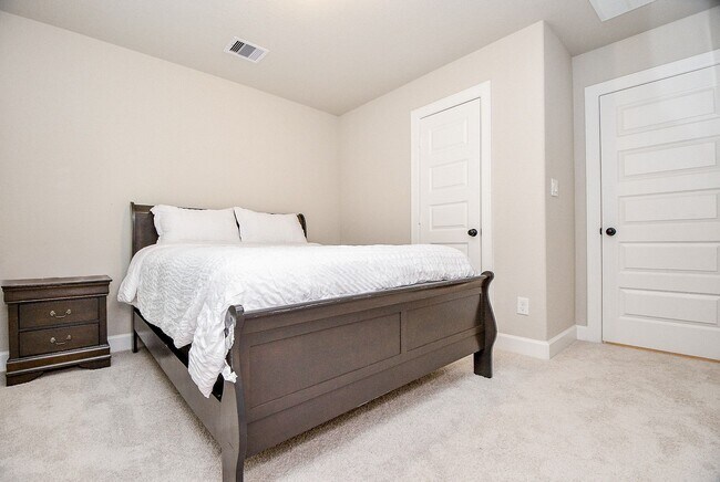 Building Photo - 2033 Millbridge Spring Ln