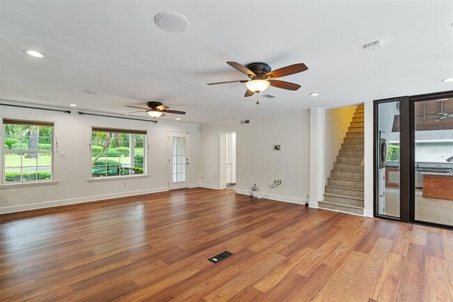 Building Photo - 2506 SW 9th Dr