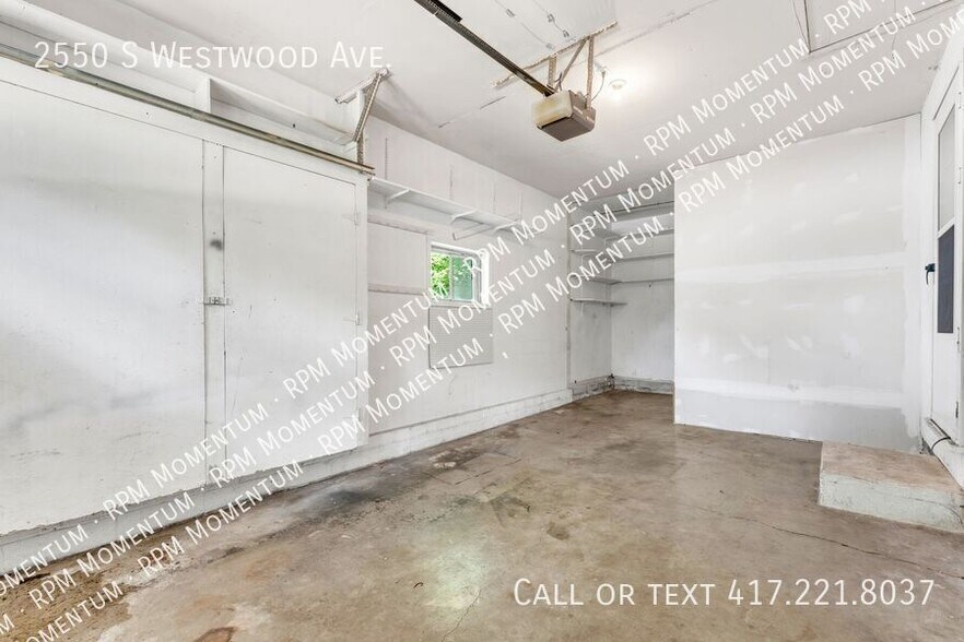 Building Photo - 2550 S Westwood Ave