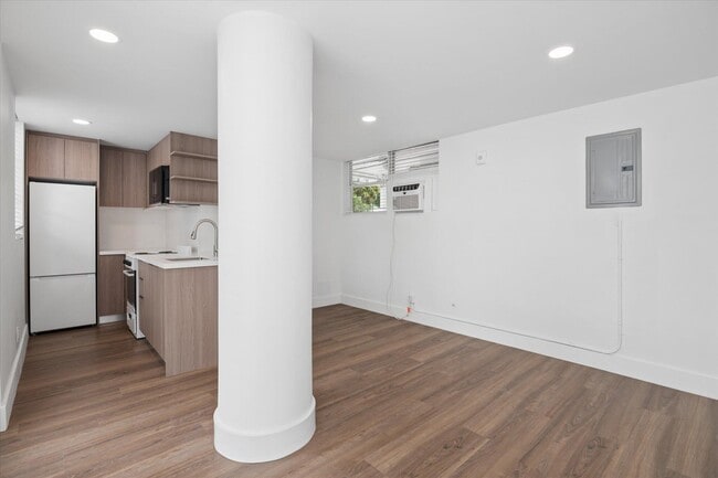 Building Photo - 524 Orton Ave