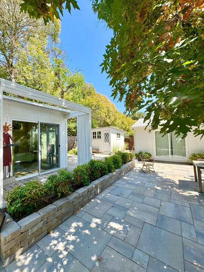 Building Photo - Rare Find Saint Helena Gem, “Upper Tainter...