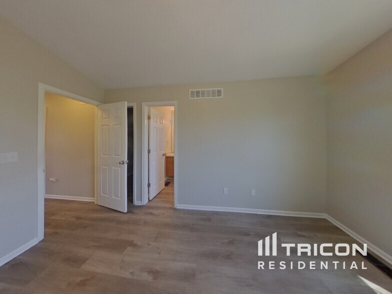 Building Photo - 1285 Lords Hill Dr