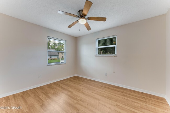 Building Photo - 121 Bob White Ct