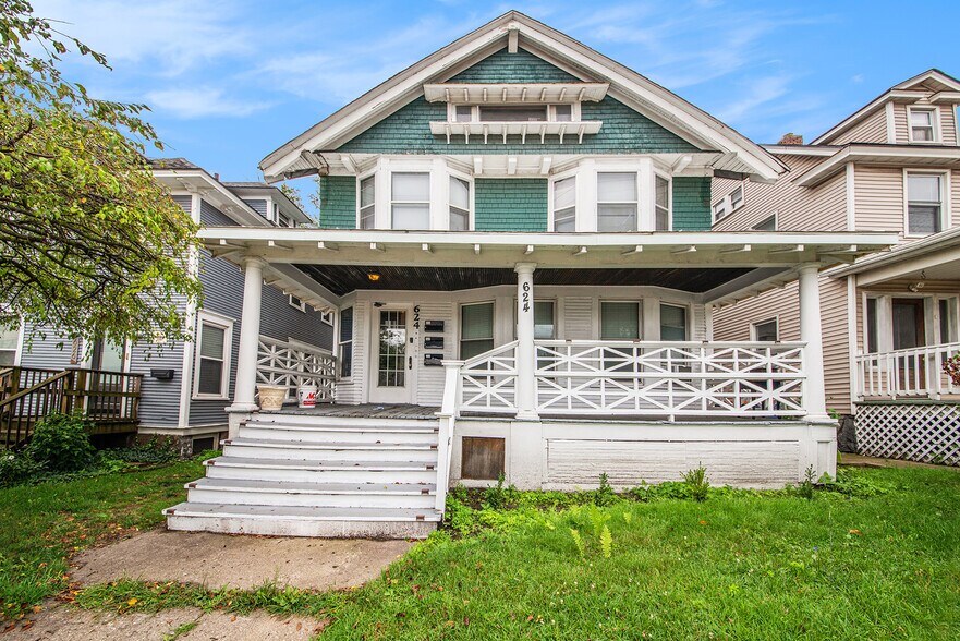 Building Photo - 624 Michigan St NE