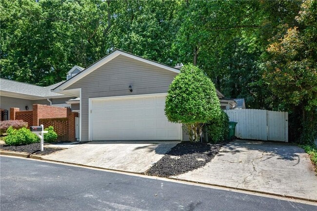 Building Photo - 2992 Crosswycke Forest Dr